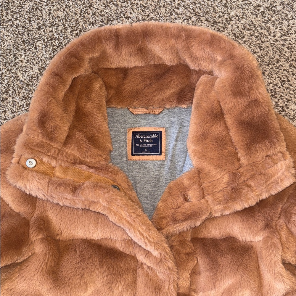 A&F Faux Fur Jacket - Picture 10 of 11